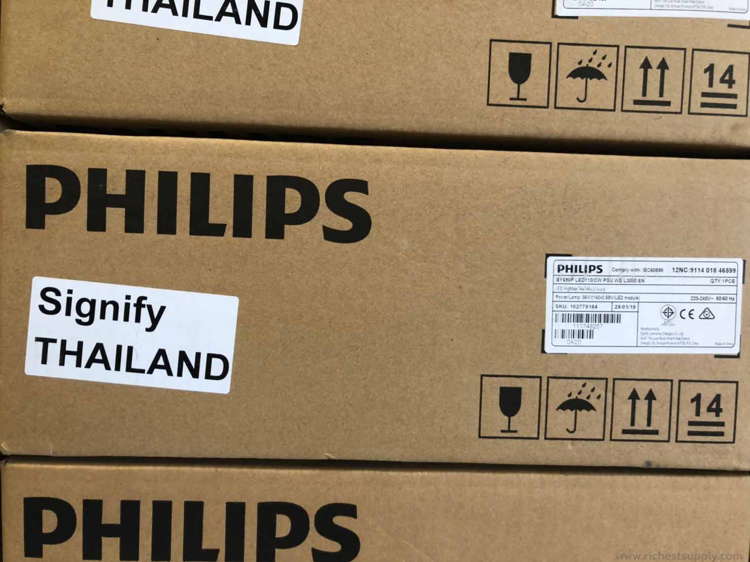 กล่องบรรจุผลิตภัณฑ์ โคมไฮเบย์ PHILIPS BY698 